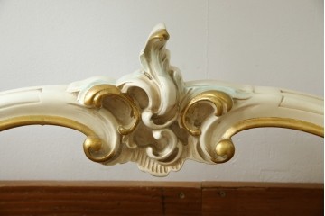 中古　イタリア高級家具　シリック(SILIK)　ロココ調　華やかな空間づくりにおすすめなサイドテーブル　定価約80万円相当　(R-083605)