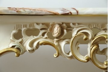 中古　イタリア高級家具　シリック(SILIK)　ロココ調　華やかな空間づくりにおすすめなサイドテーブル　定価約80万円相当　(R-083605)