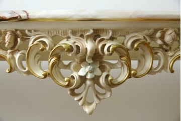 中古　イタリア高級家具　シリック(SILIK)　ロココ調　華やかな空間づくりにおすすめなサイドテーブル　定価約80万円相当　(R-083605)