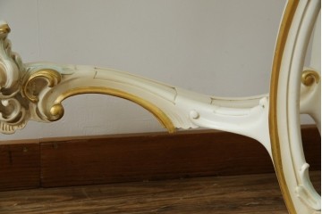 中古　イタリア高級家具　シリック(SILIK)　ロココ調　華やかな空間づくりにおすすめなサイドテーブル　定価約80万円相当　(R-083605)