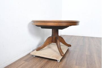 中古　美品　三越家具(現カントリーハウス)　Brugge(ブルージュ)　クラシカルな佇まいが魅力の伸長式ラウンドテーブル(ダイニングテーブル、エクステンションテーブル、丸テーブル、4人掛け、2人掛け、4人用、2人用、食卓)(R-083608)