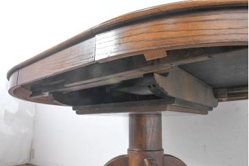 中古　美品　三越家具(現カントリーハウス)　Brugge(ブルージュ)　クラシカルな佇まいが魅力の伸長式ラウンドテーブル(ダイニングテーブル、エクステンションテーブル、丸テーブル、4人掛け、2人掛け、4人用、2人用、食卓)(R-083608)