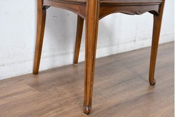 中古　美品　メデア(Medea)　アールヌーボー様式　繊細な彫刻と美しい曲線が魅力的なアームチェア(ダイニングチェア、椅子、イス)(定価約39万円)(R-083610)