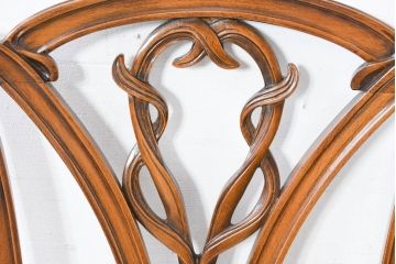 中古　美品　メデア(Medea)　アールヌーボー様式　繊細な彫刻と美しい曲線が魅力的なアームチェア(ダイニングチェア、椅子、イス)(定価約39万円)(R-083610)