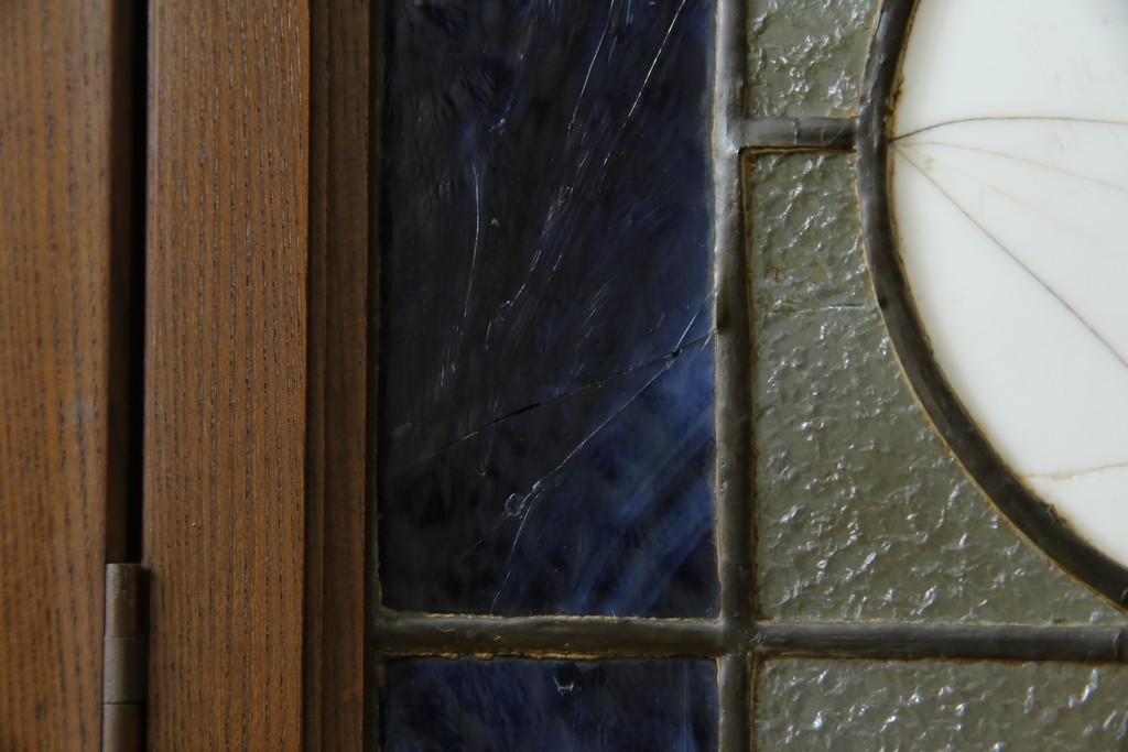 和製アンティーク　大正ロマン　小振りサイズ　透かし彫り入り　優雅な曲線と彩りが空間を華やかに演出する折りたたみ式ステンドグラス衝立て　(R-083611)