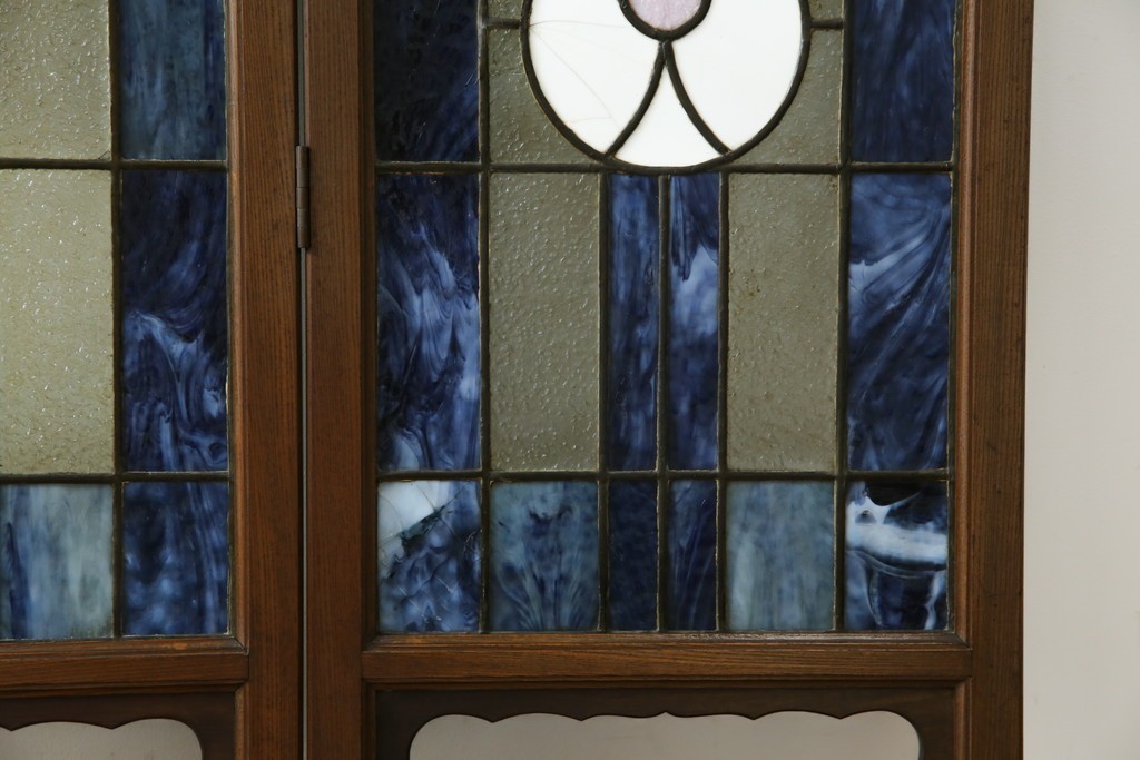 和製アンティーク　大正ロマン　小振りサイズ　透かし彫り入り　優雅な曲線と彩りが空間を華やかに演出する折りたたみ式ステンドグラス衝立て　(R-083611)