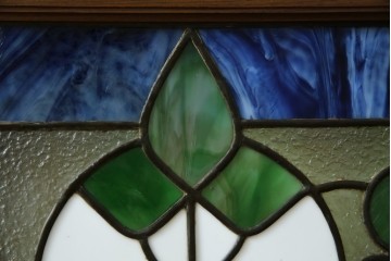 和製アンティーク　大正ロマン　小振りサイズ　透かし彫り入り　優雅な曲線と彩りが空間を華やかに演出する折りたたみ式ステンドグラス衝立て　(R-083611)