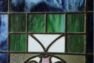 和製アンティーク　大正ロマン　小振りサイズ　透かし彫り入り　優雅な曲線と彩りが空間を華やかに演出する折りたたみ式ステンドグラス衝立て　(R-083611)