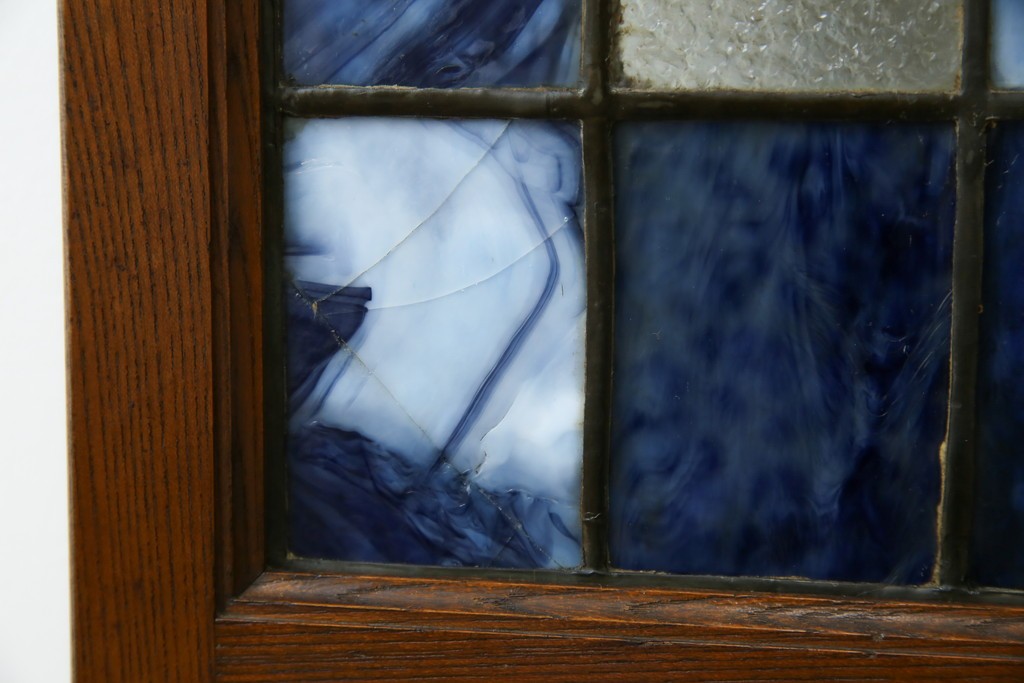 和製アンティーク　大正ロマン　小振りサイズ　透かし彫り入り　優雅な曲線と彩りが空間を華やかに演出する折りたたみ式ステンドグラス衝立て　(R-083611)