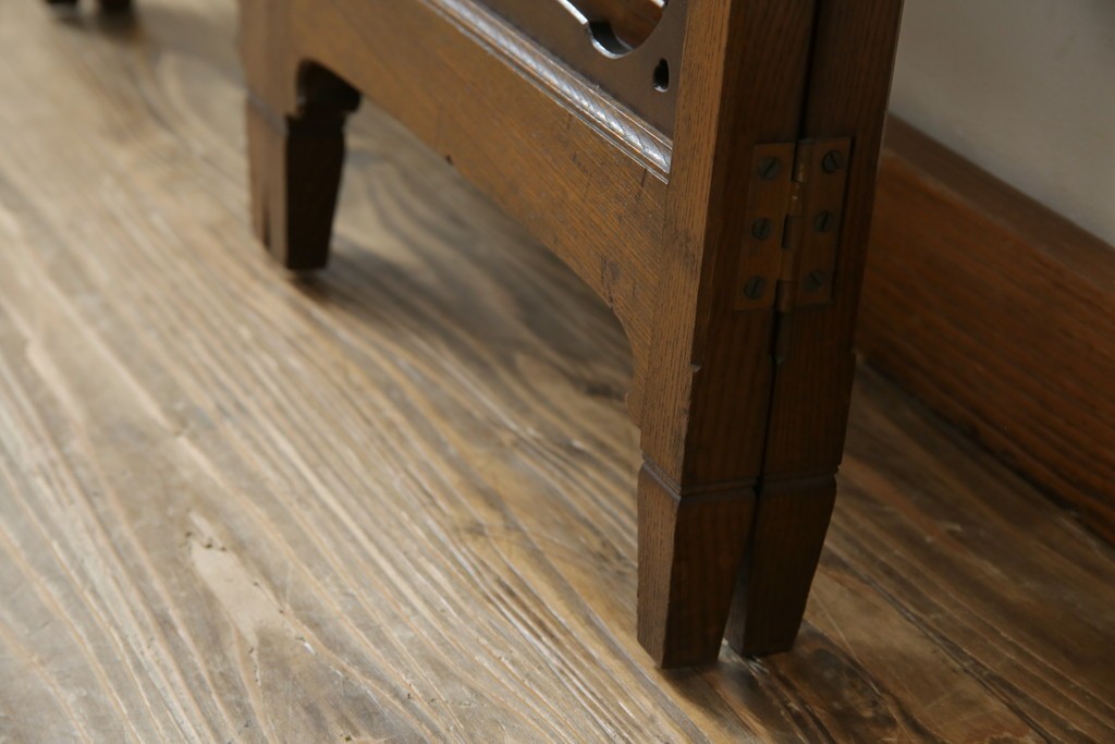 和製アンティーク　大正ロマン　小振りサイズ　透かし彫り入り　優雅な曲線と彩りが空間を華やかに演出する折りたたみ式ステンドグラス衝立て　(R-083611)