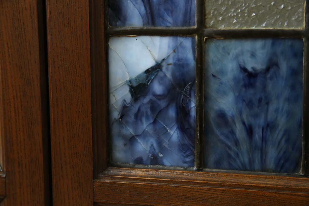 和製アンティーク　大正ロマン　小振りサイズ　透かし彫り入り　優雅な曲線と彩りが空間を華やかに演出する折りたたみ式ステンドグラス衝立て　(R-083611)