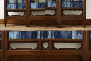 和製アンティーク　大正ロマン　小振りサイズ　透かし彫り入り　優雅な曲線と彩りが空間を華やかに演出する折りたたみ式ステンドグラス衝立て　(R-083611)