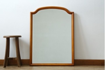 中古　美品　横浜ダニエル(daniel)　上品な木枠が空間に温もりをプラスする壁掛けミラー　(R-083612)