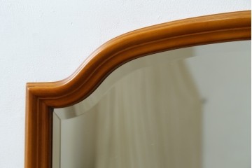 中古　美品　横浜ダニエル(daniel)　上品な木枠が空間に温もりをプラスする壁掛けミラー　(R-083612)
