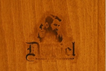 中古　美品　横浜ダニエル(daniel)　上品な木枠が空間に温もりをプラスする壁掛けミラー　(R-083612)