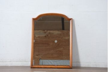 中古　美品　横浜ダニエル(daniel)　上品な木枠が空間に温もりをプラスする壁掛けミラー(壁掛け鏡、ウォールミラー、姿見)(R-083612)