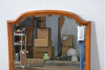 中古　美品　横浜ダニエル(daniel)　上品な木枠が空間に温もりをプラスする壁掛けミラー(壁掛け鏡、ウォールミラー、姿見)(R-083612)