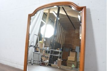 中古　美品　横浜ダニエル(daniel)　上品な木枠が空間に温もりをプラスする壁掛けミラー(壁掛け鏡、ウォールミラー、姿見)(R-083612)