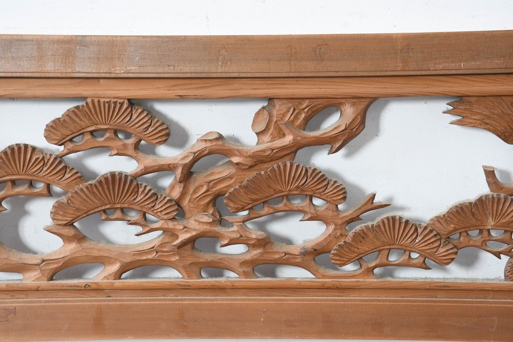 和製ヴィンテージ　昭和中期　松に鶴の図の両面彫刻を施した欄間2枚セット　(R-083615)