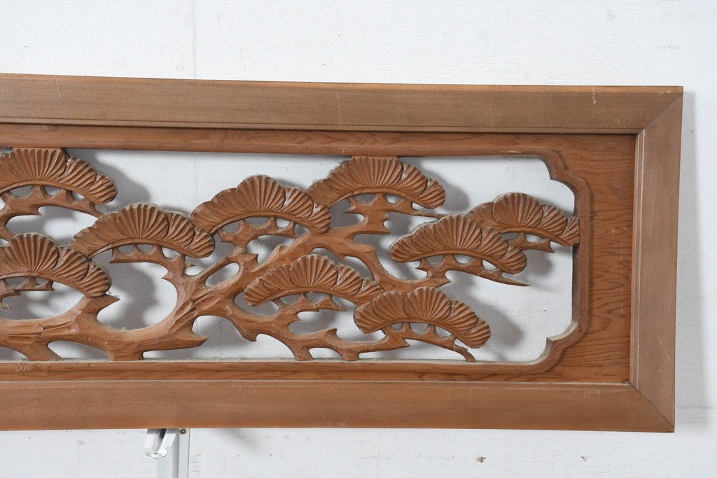 和製ヴィンテージ　昭和中期　松に鶴の図の両面彫刻を施した欄間2枚セット　(R-083615)