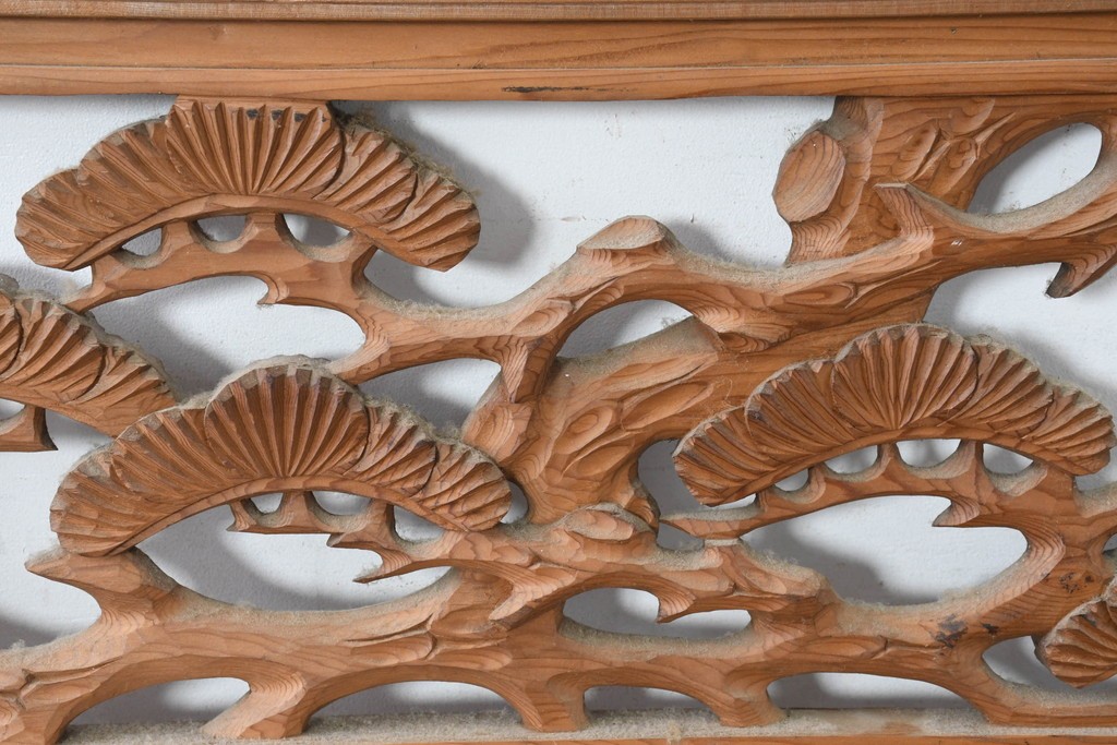 和製ヴィンテージ　昭和中期　松に鶴の図の両面彫刻を施した欄間2枚セット　(R-083615)
