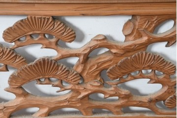 和製ヴィンテージ　昭和中期　松に鶴の図の両面彫刻を施した欄間2枚セット　(R-083615)