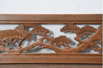 和製ヴィンテージ　昭和中期　松に鶴の図の両面彫刻を施した欄間2枚セット　(R-083615)