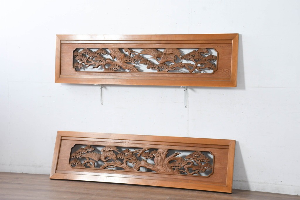 和製ヴィンテージ　昭和中期　松に鶴の図の彫刻を施した両面彫刻の欄間2枚セット　(R-083616)
