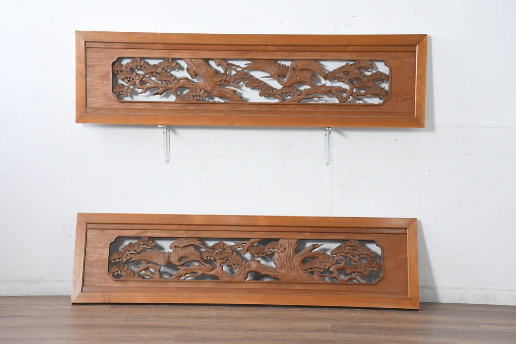 和製ヴィンテージ　昭和中期　松に鶴の図の彫刻を施した両面彫刻の欄間2枚セット　(R-083616)