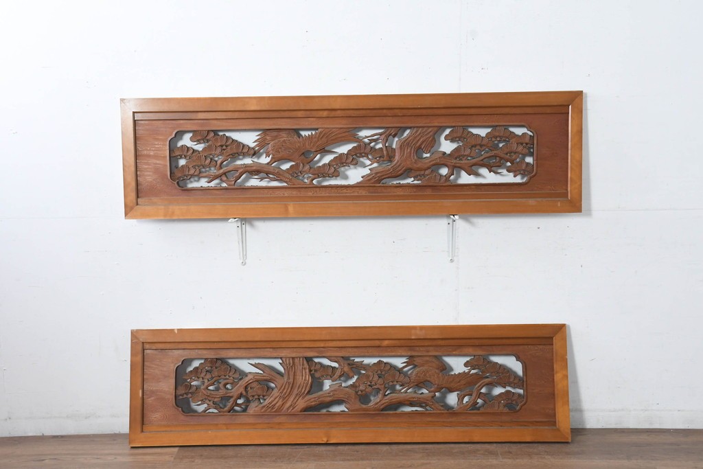和製ヴィンテージ　昭和中期　松に鶴の図の彫刻を施した両面彫刻の欄間2枚セット　(R-083616)