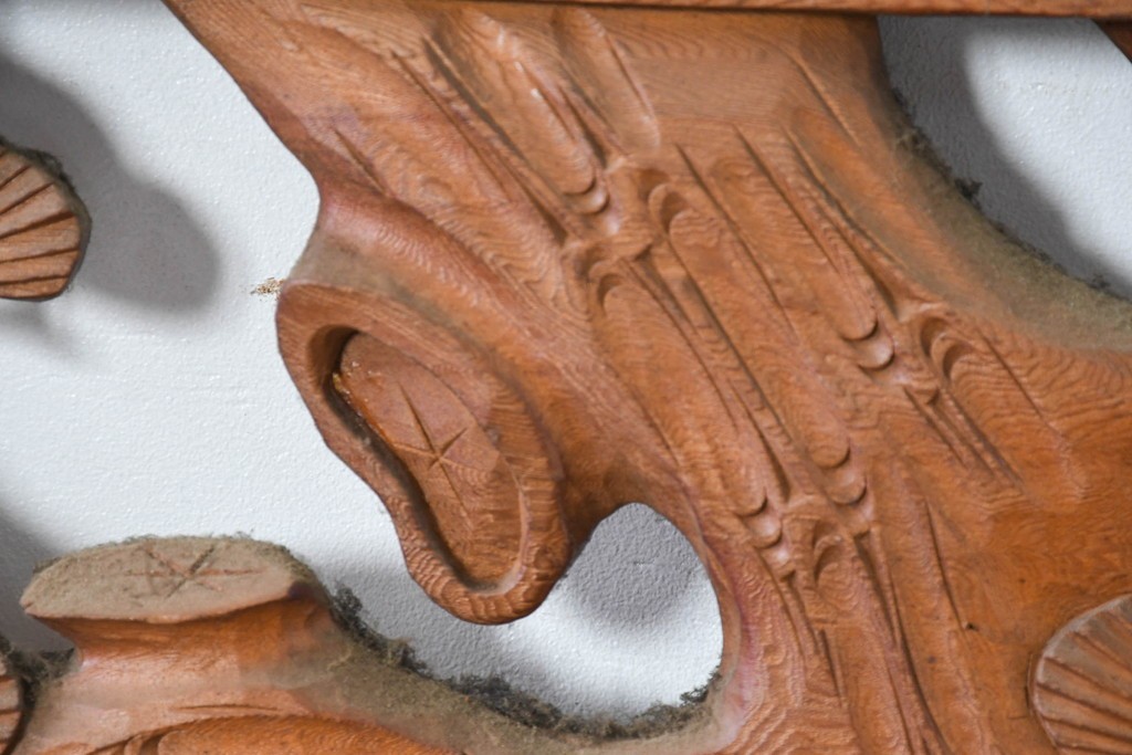 和製ヴィンテージ　昭和中期　松に鶴の図の彫刻を施した両面彫刻の欄間2枚セット　(R-083616)