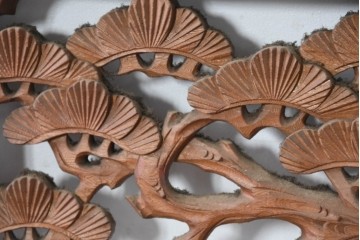 和製ヴィンテージ　昭和中期　松に鶴の図の彫刻を施した両面彫刻の欄間2枚セット　(R-083616)