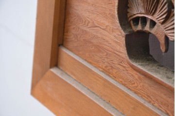 和製ヴィンテージ　昭和中期　松に鶴の図の彫刻を施した両面彫刻の欄間2枚セット　(R-083616)