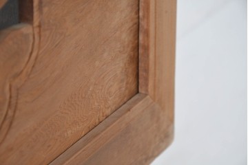 和製ヴィンテージ　昭和中期　松竹梅の縁起物の彫刻を施した片面ガラスの欄間2枚セット　(R-083617)