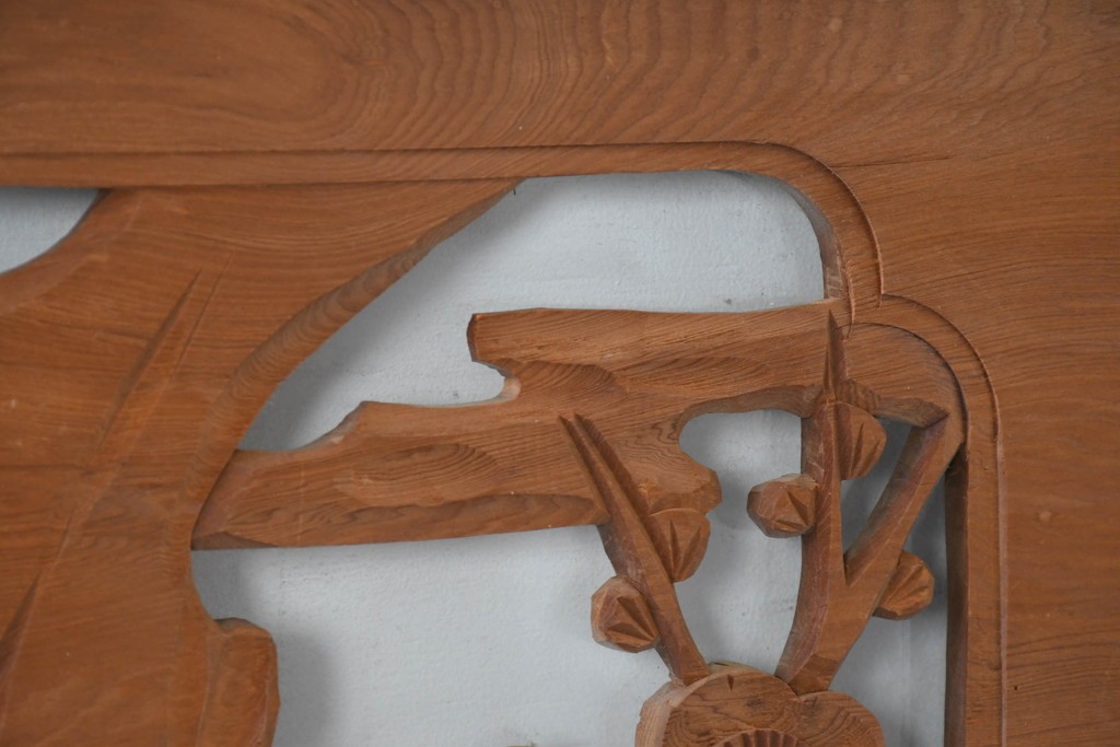 和製ヴィンテージ　昭和中期　松竹梅の縁起物の彫刻を施した片面ガラスの欄間2枚セット　(R-083617)