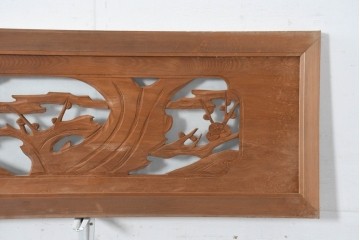 和製ヴィンテージ　昭和中期　松竹梅の縁起物の彫刻を施した片面ガラスの欄間2枚セット　(R-083617)