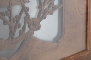 和製ヴィンテージ　昭和中期　松竹梅の縁起物の彫刻を施した片面ガラスの欄間2枚セット　(R-083617)