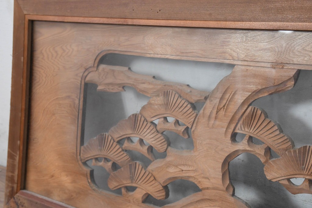 和製ヴィンテージ　昭和中期　松竹梅の縁起物の彫刻を施した片面ガラスの欄間2枚セット　(R-083617)