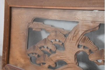 和製ヴィンテージ　昭和中期　松竹梅の縁起物の彫刻を施した片面ガラスの欄間2枚セット　(R-083617)