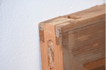 和製ヴィンテージ　昭和中期　松竹梅の縁起物の彫刻を施した片面ガラスの欄間2枚セット　(R-083617)