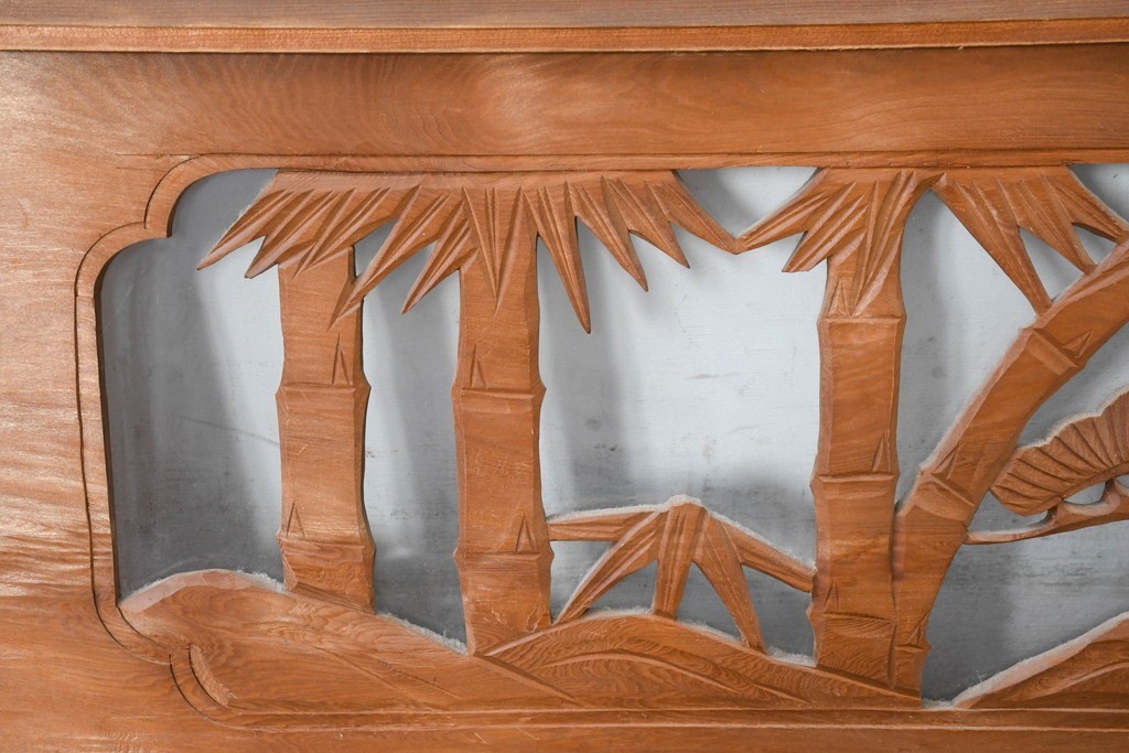 和製ヴィンテージ　昭和中期　松竹梅の縁起物の彫刻を施した片面ガラスの欄間2枚セット　(R-083617)