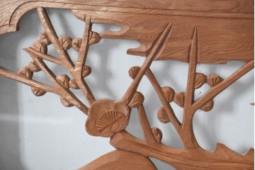 和製ヴィンテージ　昭和中期　松竹梅の縁起物の彫刻を施した片面ガラスの欄間2枚セット　(R-083617)