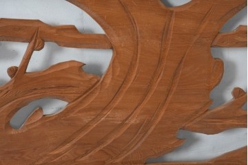 和製ヴィンテージ　昭和中期　松竹梅の縁起物の彫刻を施した片面ガラスの欄間2枚セット　(R-083617)