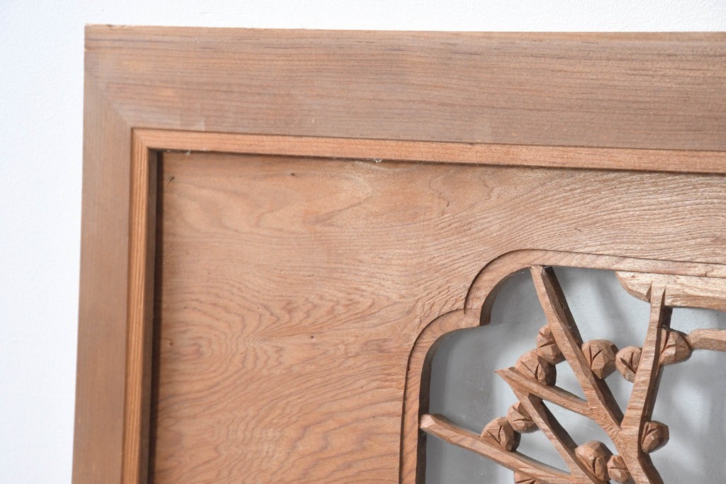 和製ヴィンテージ　昭和中期　松竹梅の縁起物の彫刻を施した片面ガラスの欄間2枚セット　(R-083617)