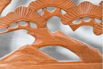 和製ヴィンテージ　昭和中期　松竹梅の縁起物の彫刻を施した片面ガラスの欄間2枚セット　(R-083617)