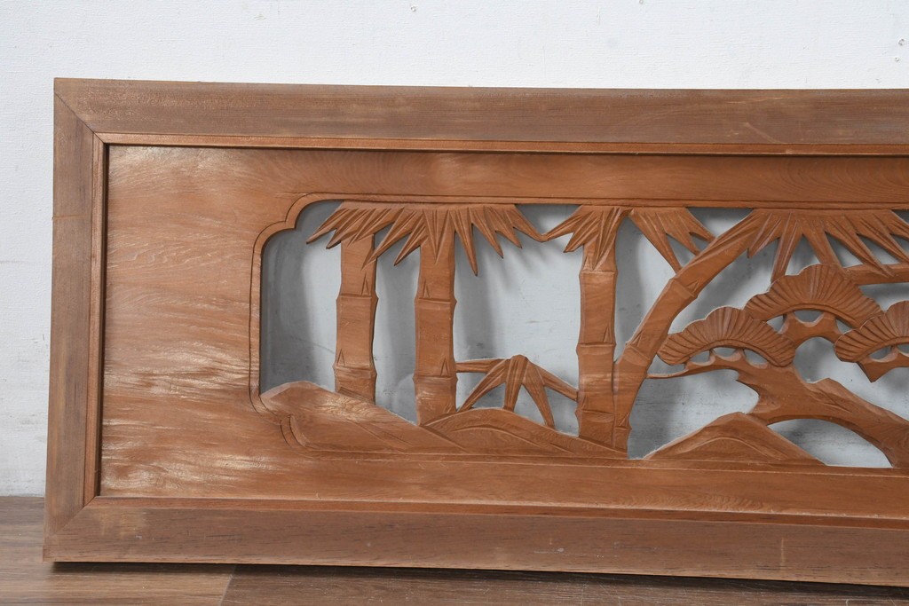 和製ヴィンテージ　昭和中期　松竹梅の縁起物の彫刻を施した片面ガラスの欄間2枚セット　(R-083617)