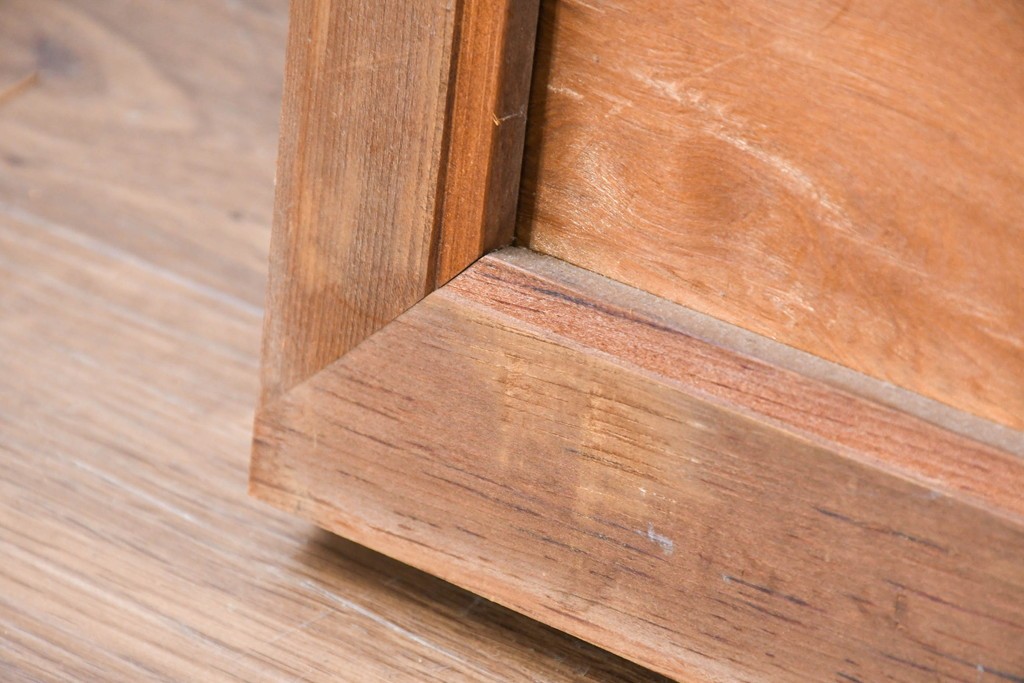 和製ヴィンテージ　昭和中期　松竹梅の縁起物の彫刻を施した片面ガラスの欄間2枚セット　(R-083617)