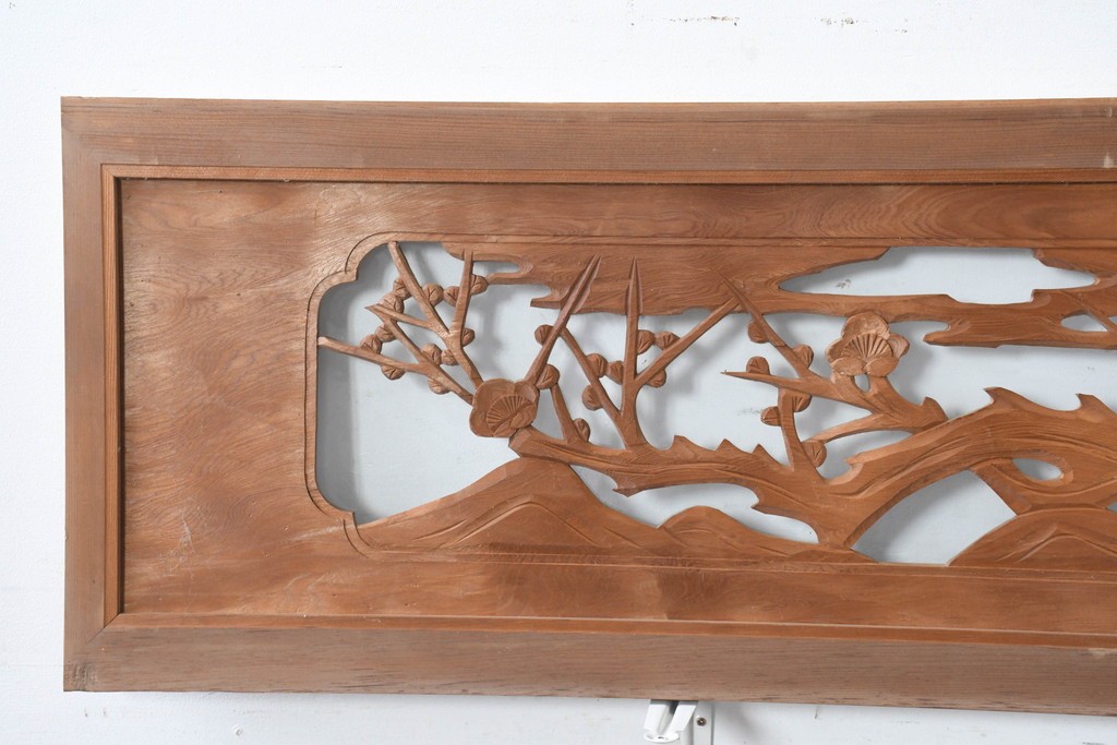 和製ヴィンテージ　昭和中期　松竹梅の縁起物の彫刻を施した片面ガラスの欄間2枚セット　(R-083617)