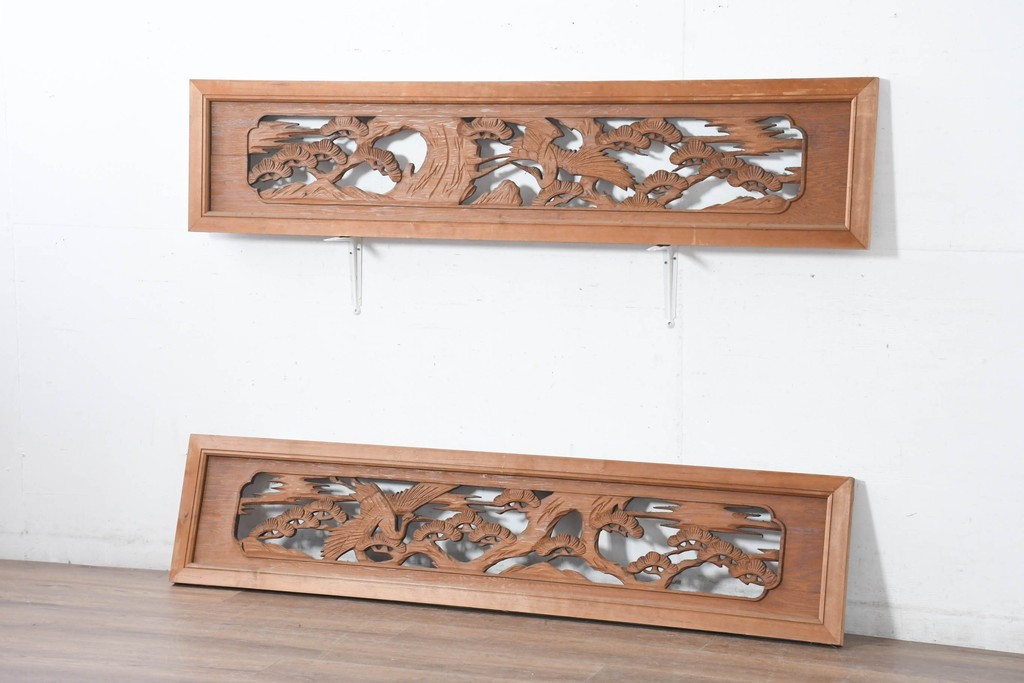 和製ヴィンテージ　昭和中期　松に鶴の図の彫刻を施した両面彫刻の欄間2枚セット　(R-083618)