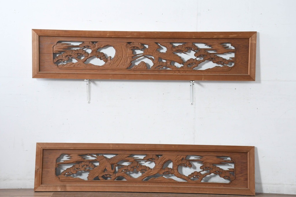 和製ヴィンテージ　昭和中期　松に鶴の図の彫刻を施した両面彫刻の欄間2枚セット　(R-083618)